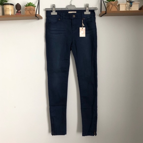 GIRLS SIZE 10-12 DENIM JEANS - Picture 1 of 4